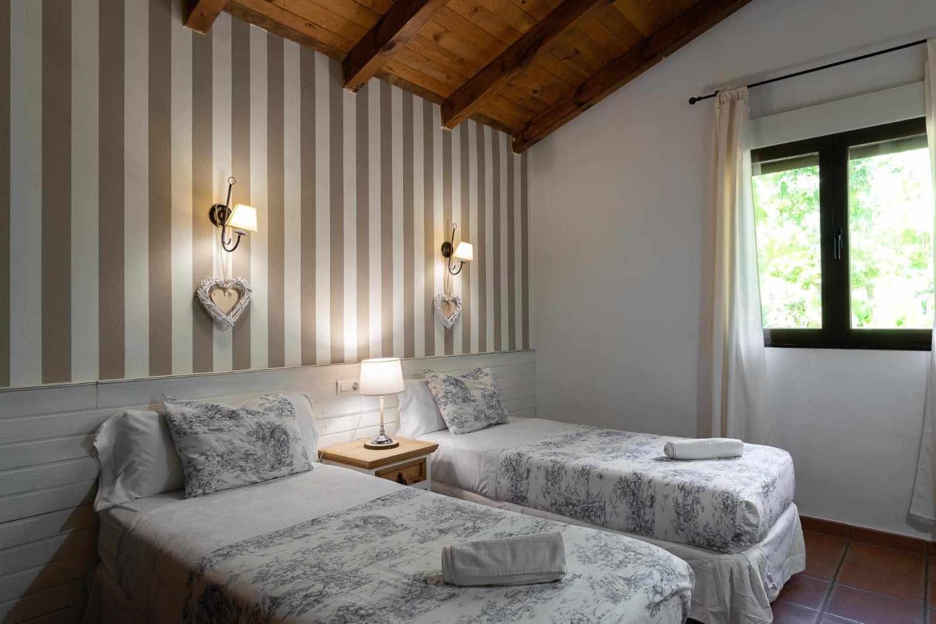 El Manantial Del Fresno Casas Rurales En Хервас Номер фото